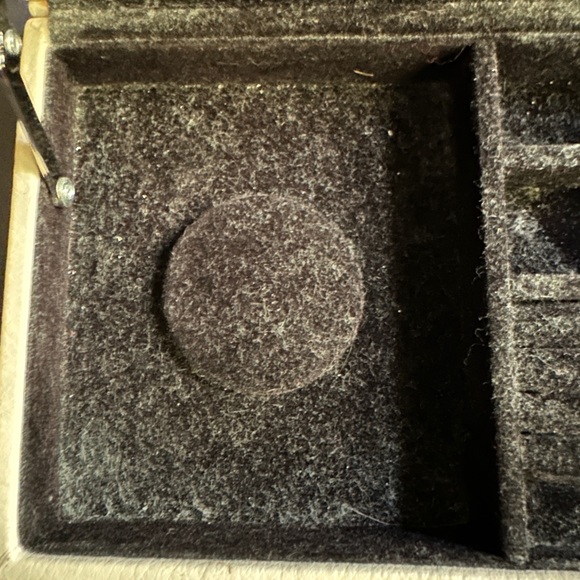 Leather Pandora jewelry box - Picture 5 of 6